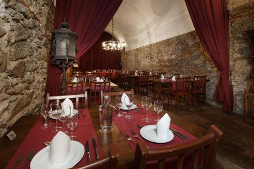 a dining room with a table with red napkins at Quinta de Santa Barbara by Heavens Sleepy in Constância