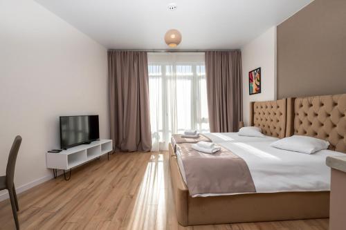 TV a/nebo společenská místnost v ubytování White Sails Residential Hotel
