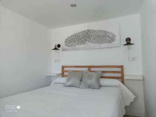 アビラにあるVuT Daliaのベッドルーム1室(白いベッド1台、枕2つ付)