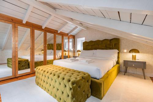 Luxury Duplex W/ River View by LovelyStay