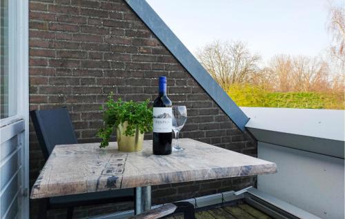 Bebidas en Stunning Home In Bruinisse