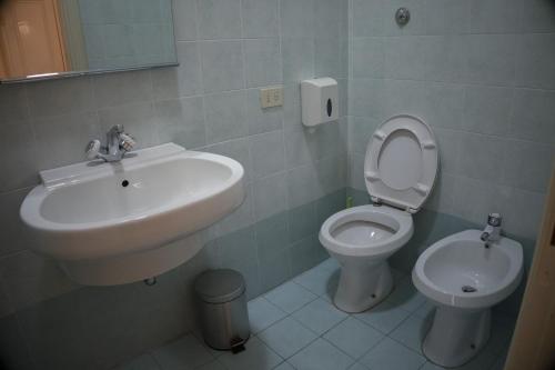 a bathroom with a sink and a toilet at Ferdinando II De' Medici in Florence