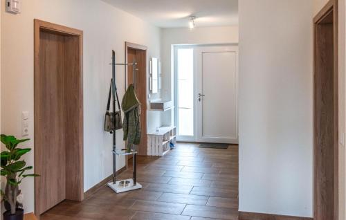 a hallway with a door and a tile floor at Beautiful Home In Bleckede With Wifi in Bleckede
