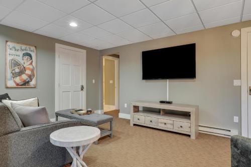 691 Disciples Village Condo – Photos 2