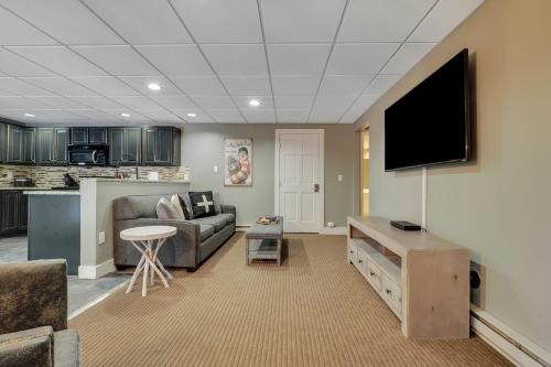 691 Disciples Village Condo – Photos 3