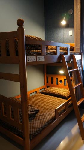 Palanda nebo palandy na pokoji v ubytování Lovely Bean Hostel