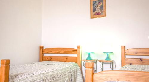 Un pat sau paturi într-o cameră la Appartement moderne à La Roche-sur-le-Buis, avec piscine.
