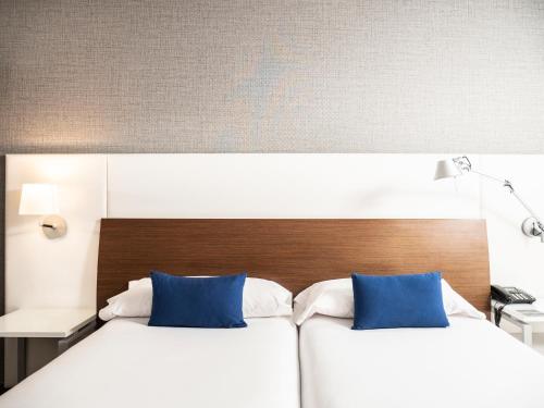 Postel nebo postele na pokoji v ubytování Ibis Styles A Coruna