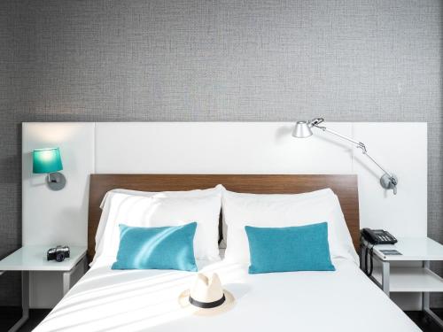 Postel nebo postele na pokoji v ubytování Ibis Styles A Coruna