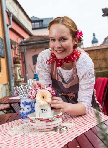 a young girl sitting at a table with a tea at Altes Handelshaus Plauen in Plauen