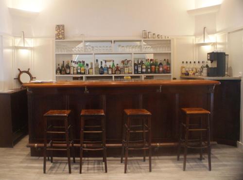 Ο χώρος του lounge ή του μπαρ στο Hôtel Beau Rivage