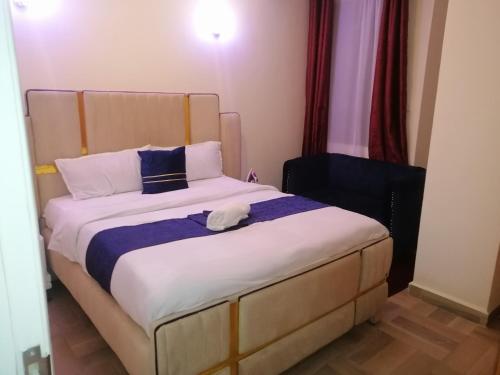 Ένα ή περισσότερα κρεβάτια σε δωμάτιο στο Nash Issah Homes-1BedRoom