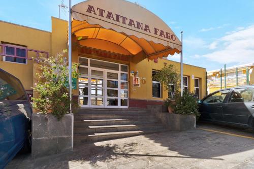 a building with an entrance to a parking lot with cars at Moderno Triplex Sonneland in Maspalomas