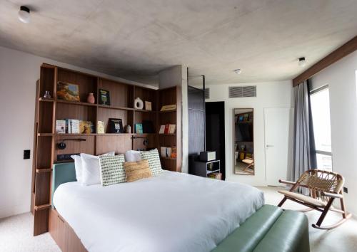 Katil atau katil-katil dalam bilik di JOST Hôtel Bordeaux Centre Gare Saint Jean