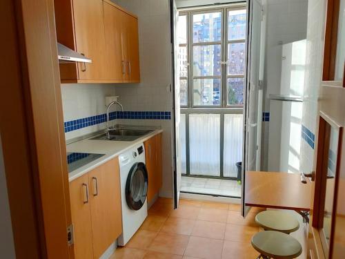 Kuchyň nebo kuchyňský kout v ubytování Apartamento Plaza de San Bernardo 4