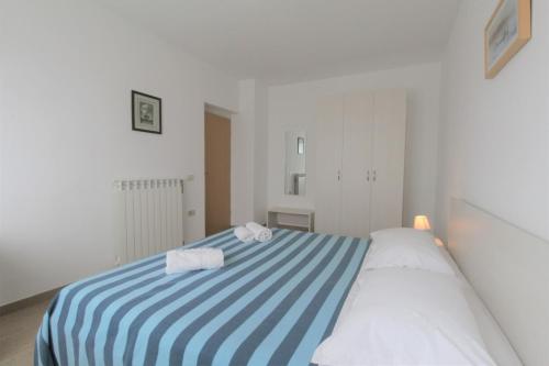 Apartment with pool Albina 3