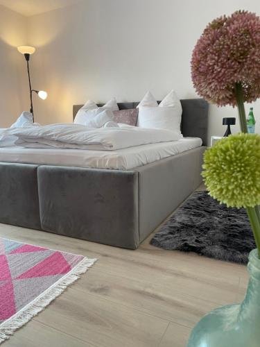 Łóżko lub łóżka w pokoju w obiekcie AM EG-Wohnung, ALL NEW, Zentral, SmartTV, Parkplatz