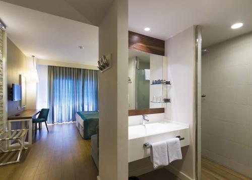 Postel nebo postele na pokoji v ubytování Terrace Elite Resort Ultra All Inclusive