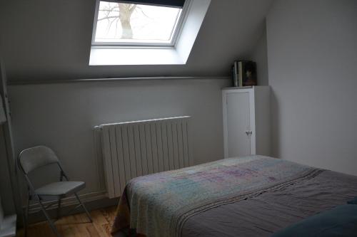 En eller flere senge i et værelse på Agapé Gîte