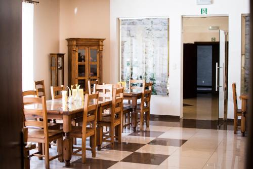 a dining room with a table and chairs at Pensjonat Zdrojowy in Rabka-Zdrój