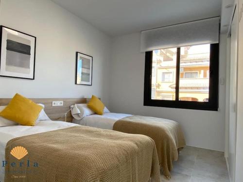Posteľ alebo postele v izbe v ubytovaní Beautiful new south facing bungalow with large terrace