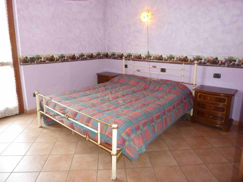 a bedroom with a bed and a dresser and a bed sidx sidx at Casa Malandrino in Porto Valtravaglia