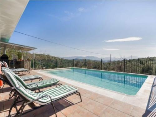 Pretty Holiday Home in Villanueva de Tapia with Private Pool