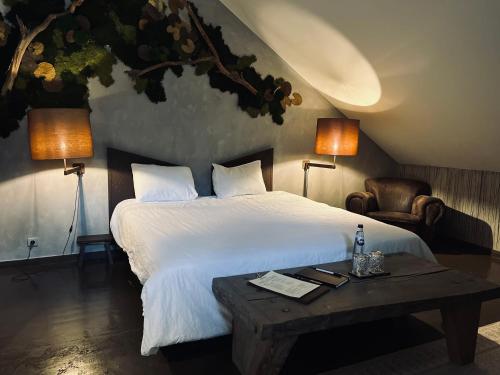 Llit o llits en una habitació de Édouard Garden Café Guest Room