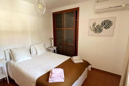 Postel nebo postele na pokoji v ubytování OMontinho - 4-bed house with pool in Melides