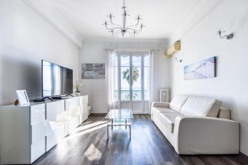 SEA FRONT SUITE - Panoramic View with Terrace - 85 m
