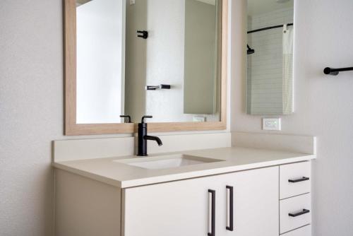 Gallery image of Mountain View 1br w wd pool gym nr tech HQs SFO-1183 in Sunnyvale