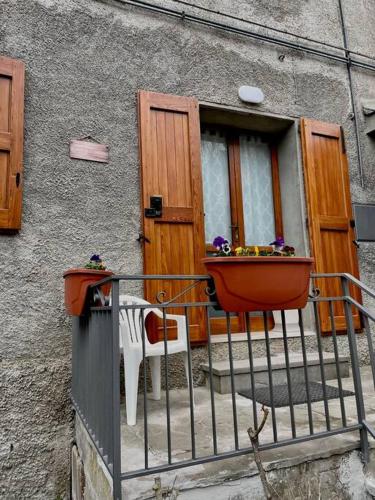 a balcony with a flower pot and a window at Casa Vacanze Ca' di Lucchini in San Benedetto Val di Sambro