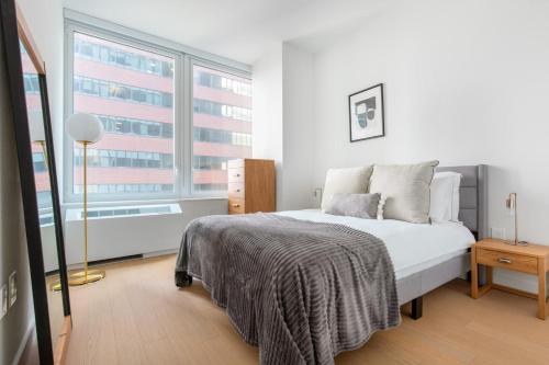 Voodi või voodid majutusasutuse FiDi 1BR w WD Elevator nr World Trade Center NYC-535 toas