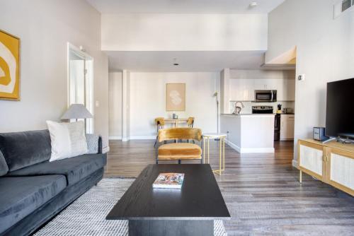 Foto dalla galleria di Sunnyvale 2BR w Gym Pool BBQ nr Apple SFO-658 a Sunnyvale