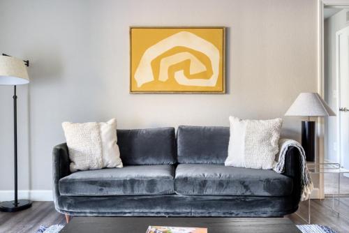 Foto dalla galleria di Sunnyvale 2BR w Gym Pool BBQ nr Apple SFO-658 a Sunnyvale