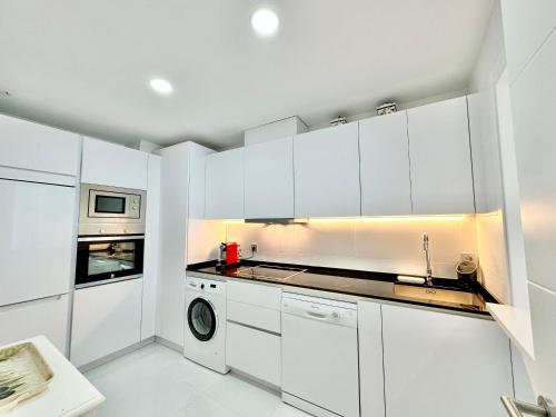 A kitchen or kitchenette at Center Of Marbella - EaW Homes