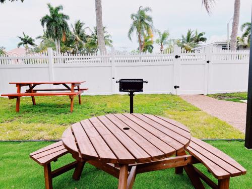 a picnic table and a grill in a park at The Leeward Apartments By Lowkl in Fort Lauderdale