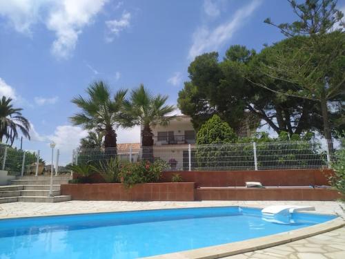 The swimming pool at or close to Casa Lorena
