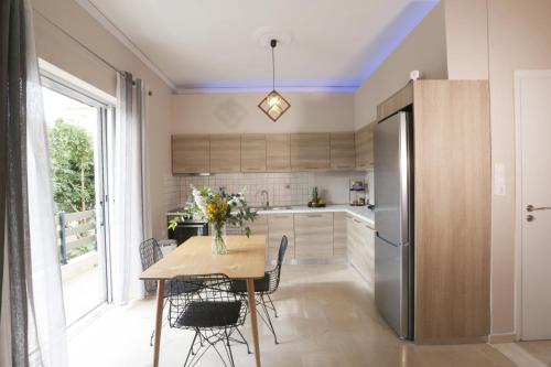 Kitchen o kitchenette sa Anastasia mare home #B#