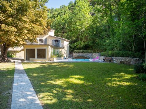 Κήπος έξω από το Le Moulin du Paroy