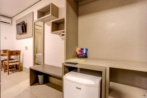 a kitchen with a counter and a trash can at Pousada Praia Bela in Ilhéus