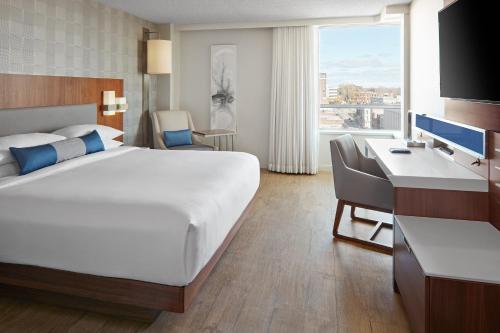 a bedroom with a bed and a desk with a computer at Delta Hotels by Marriott Trois Rivieres Conference Centre in Trois-Rivières