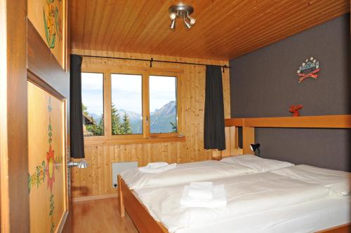 Un pat sau paturi într-o cameră la Rübezahl | Dachgeschoss