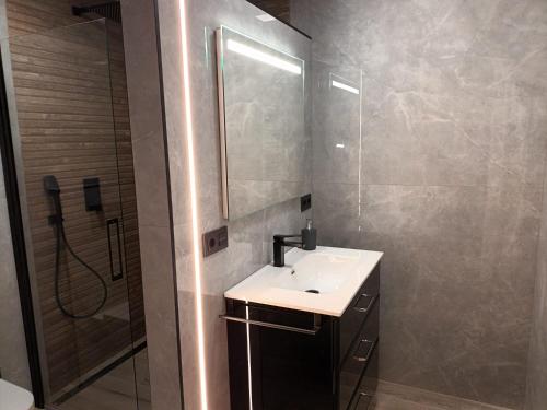 A bathroom at Apartamento Roma 8