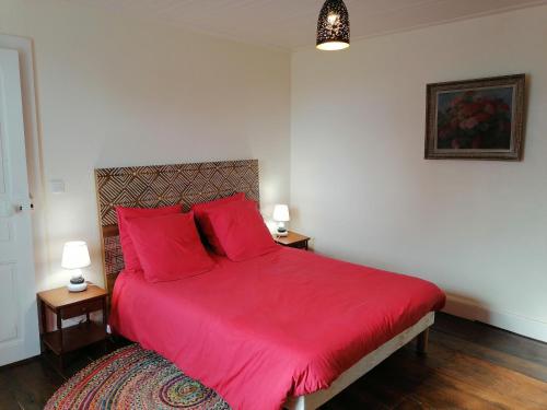 Ένα ή περισσότερα κρεβάτια σε δωμάτιο στο Gîte du Bosquet Pays de Salers Cantal
