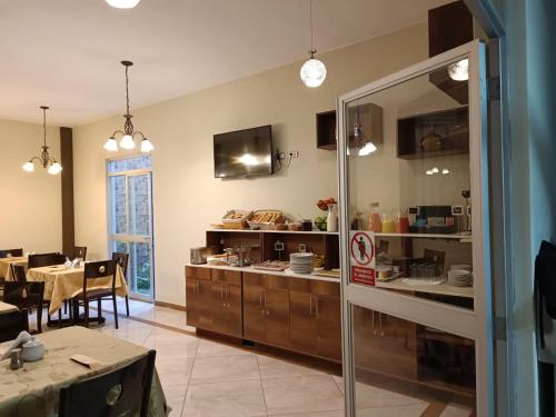 Kuchyň nebo kuchyňský kout v ubytování Hotel Real Salaverry *** Inkahoteles