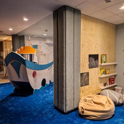a room with a mural of a boat on the floor at Piękny Puck Apartamenty z tarasami in Puck