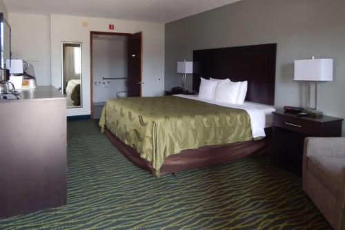 A bed or beds in a room at Quality Inn Siloam Springs West