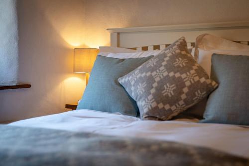 Postel nebo postele na pokoji v ubytování Summerhill Cottage