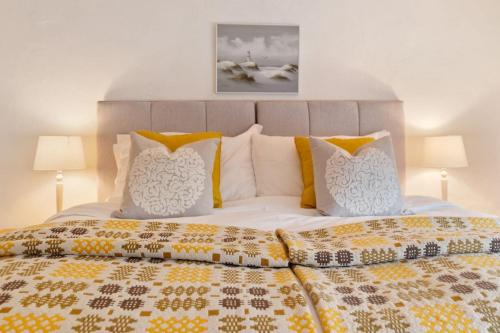 Postel nebo postele na pokoji v ubytování Summerhill Cottage
